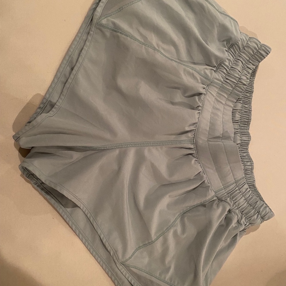 Lululemon 2.5 hotty hot short - pale green